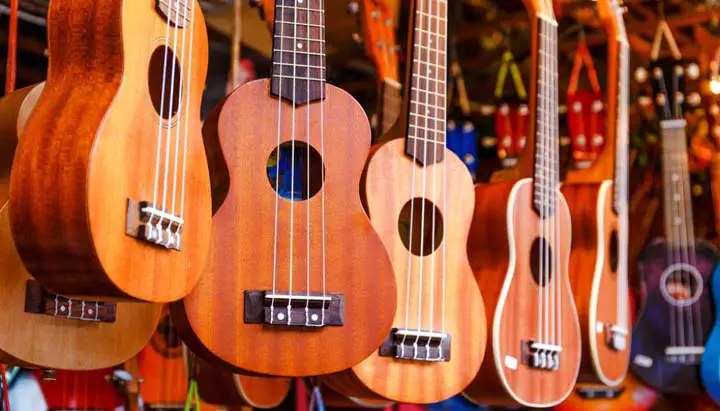buying a ukulele 1024x585 1