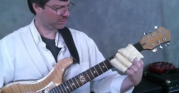 how to play guitar with fat fingers